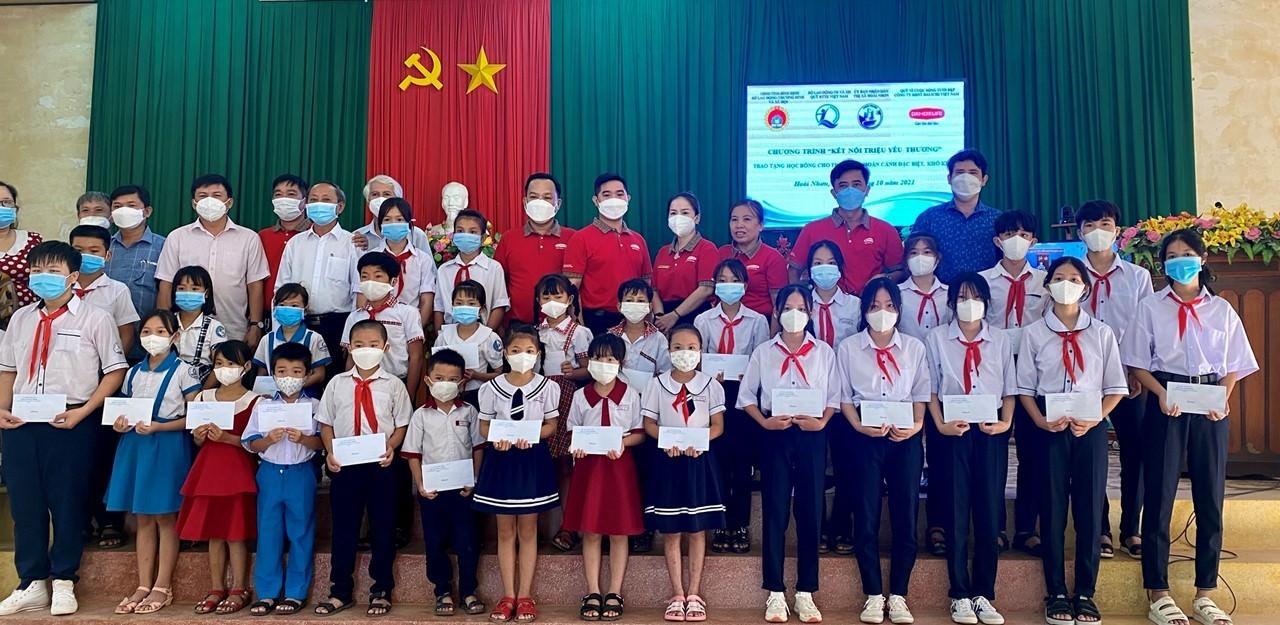Dai-ichi Life Việt Nam trao tặng học bổng cho trẻ em có hoàn cảnh đặc biệt, khó khăn tại tỉnh Bình Định...