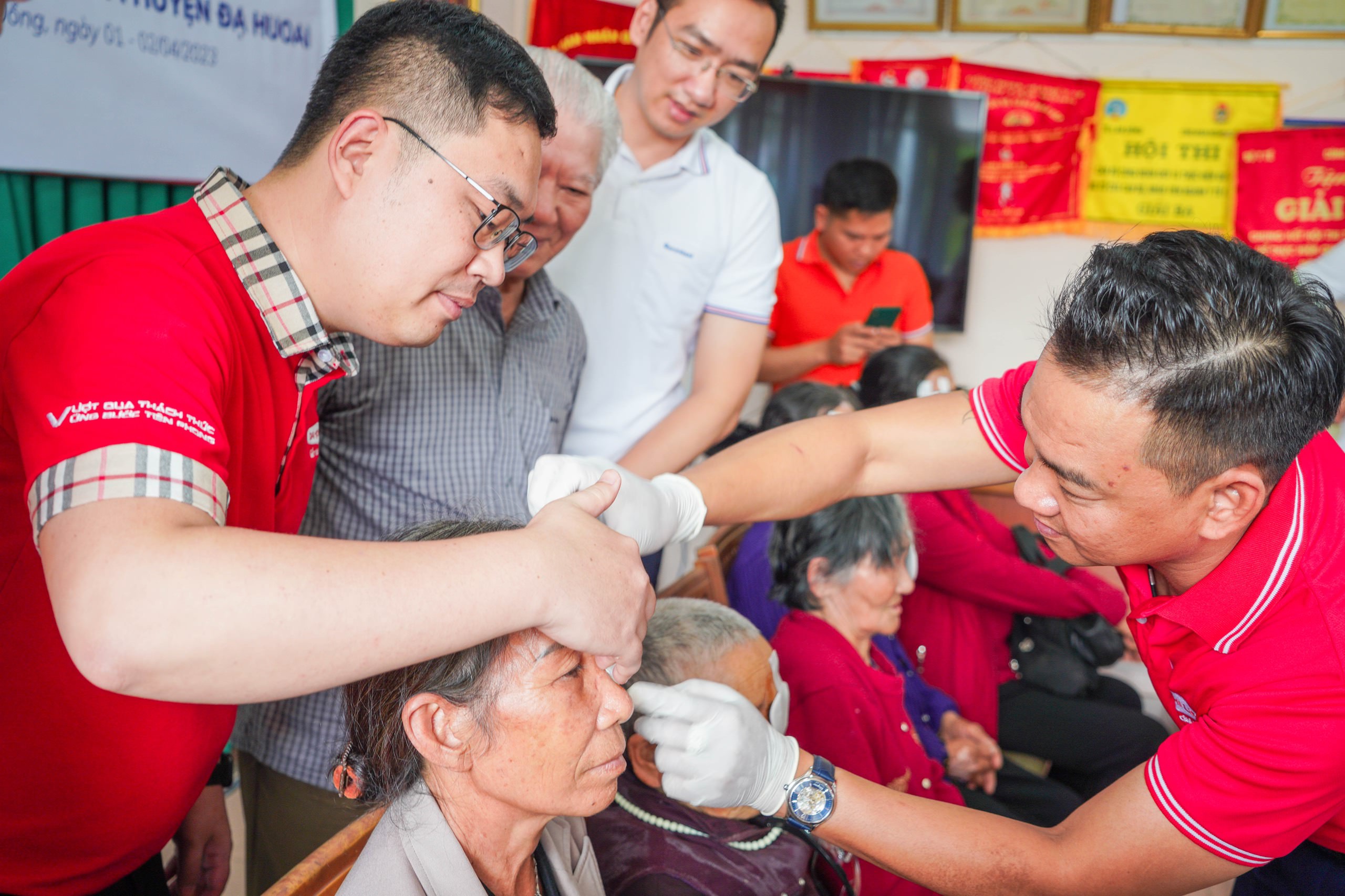Dai-ichi Life Việt Nam và Sacombank tổ chức chương trình Mổ mắt miễn phí cho bệnh nhân có hoàn cảnh khó khăn tại tỉnh Lâm Đồng...