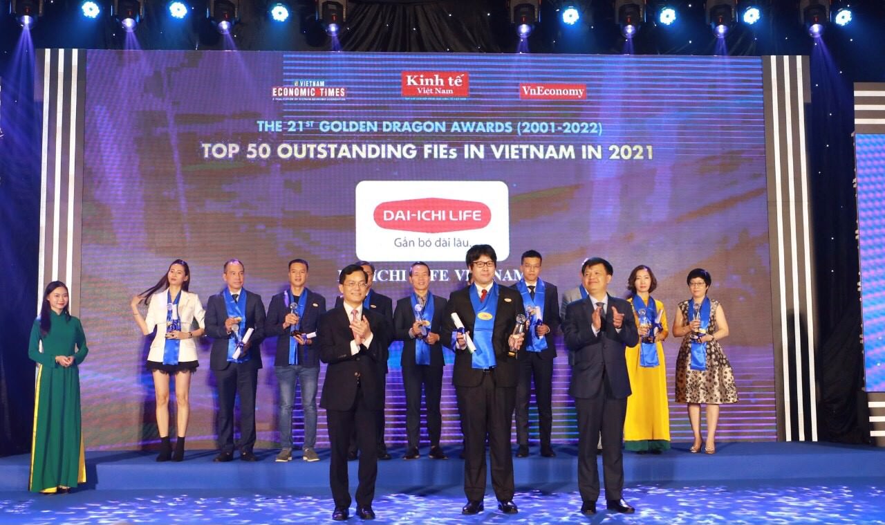 Dai-ichi Life Việt Nam vinh dự nhận Giải thưởng Rồng Vàng 2022 lần thứ 13 liên tiếp...