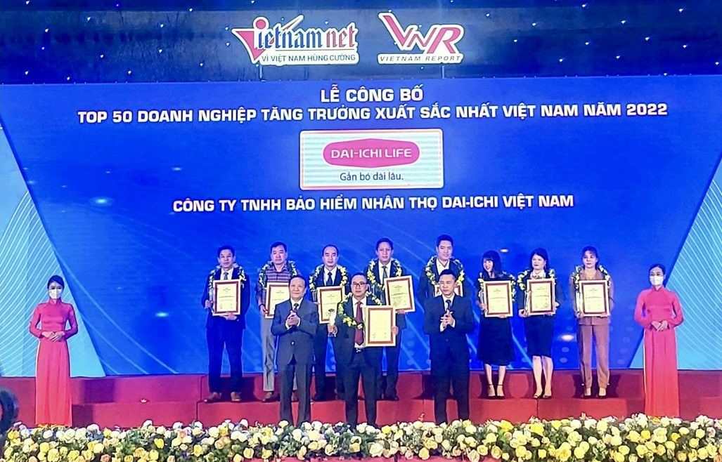 Dai-ichi Life Việt Nam được vinh danh trong “Top 50 Doanh nghiệp tăng trưởng xuất sắc nhất Việt Nam”...