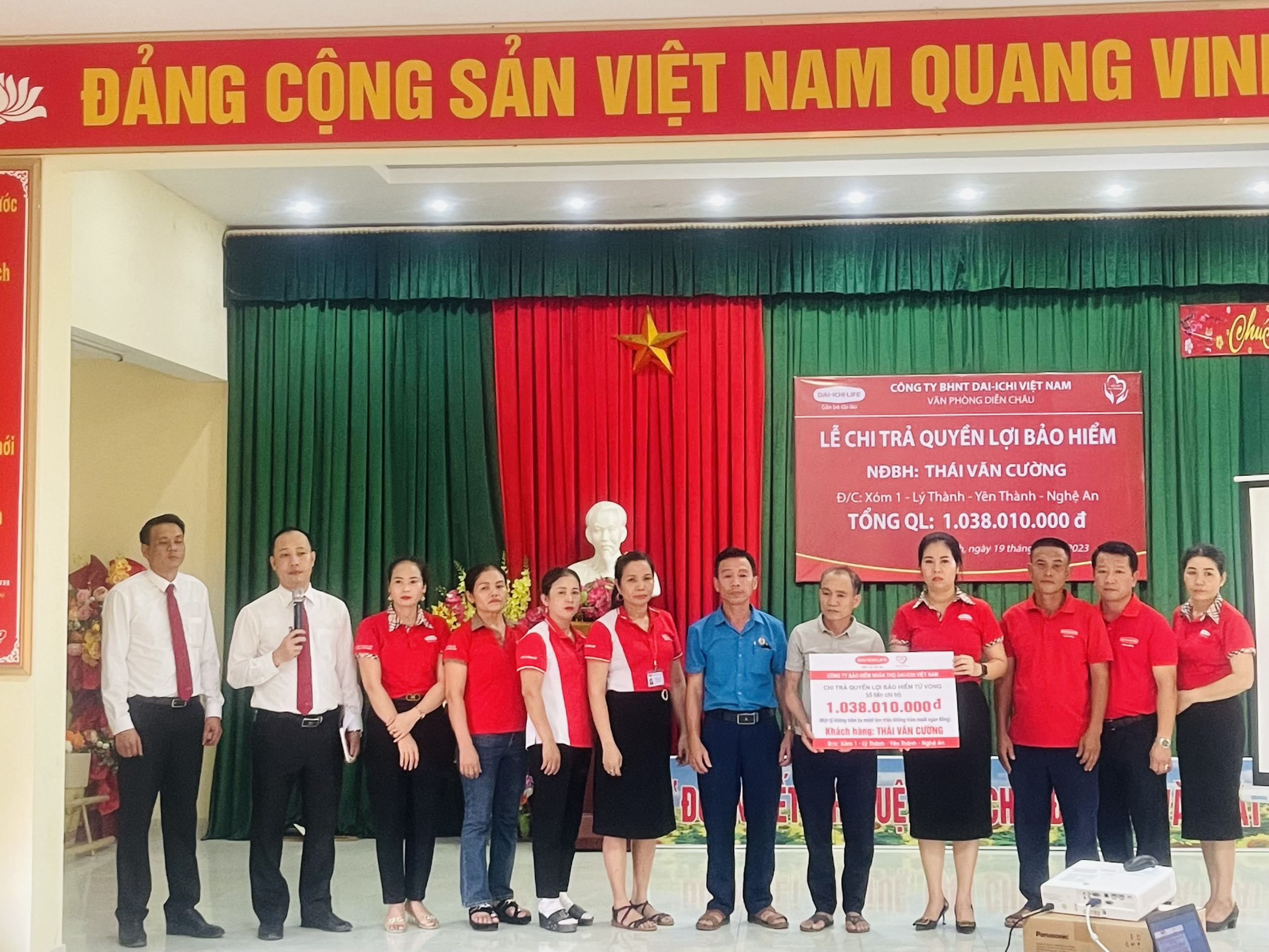 Dai-ichi Life Việt Nam chi trả hơn 1 tỷ đồng quyền lợi bảo hiểm cho một khách hàng tại tỉnh Nghệ An...