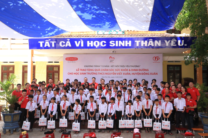 Dai-ichi Life Việt Nam tặng quà chăm sóc sức khỏe và dinh dưỡng cho học sinh tại tỉnh Phú Yên...